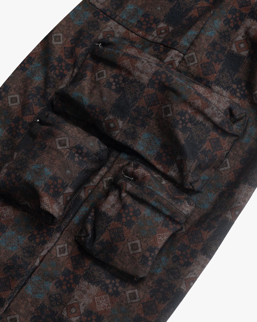 CARGO OVER PANTS