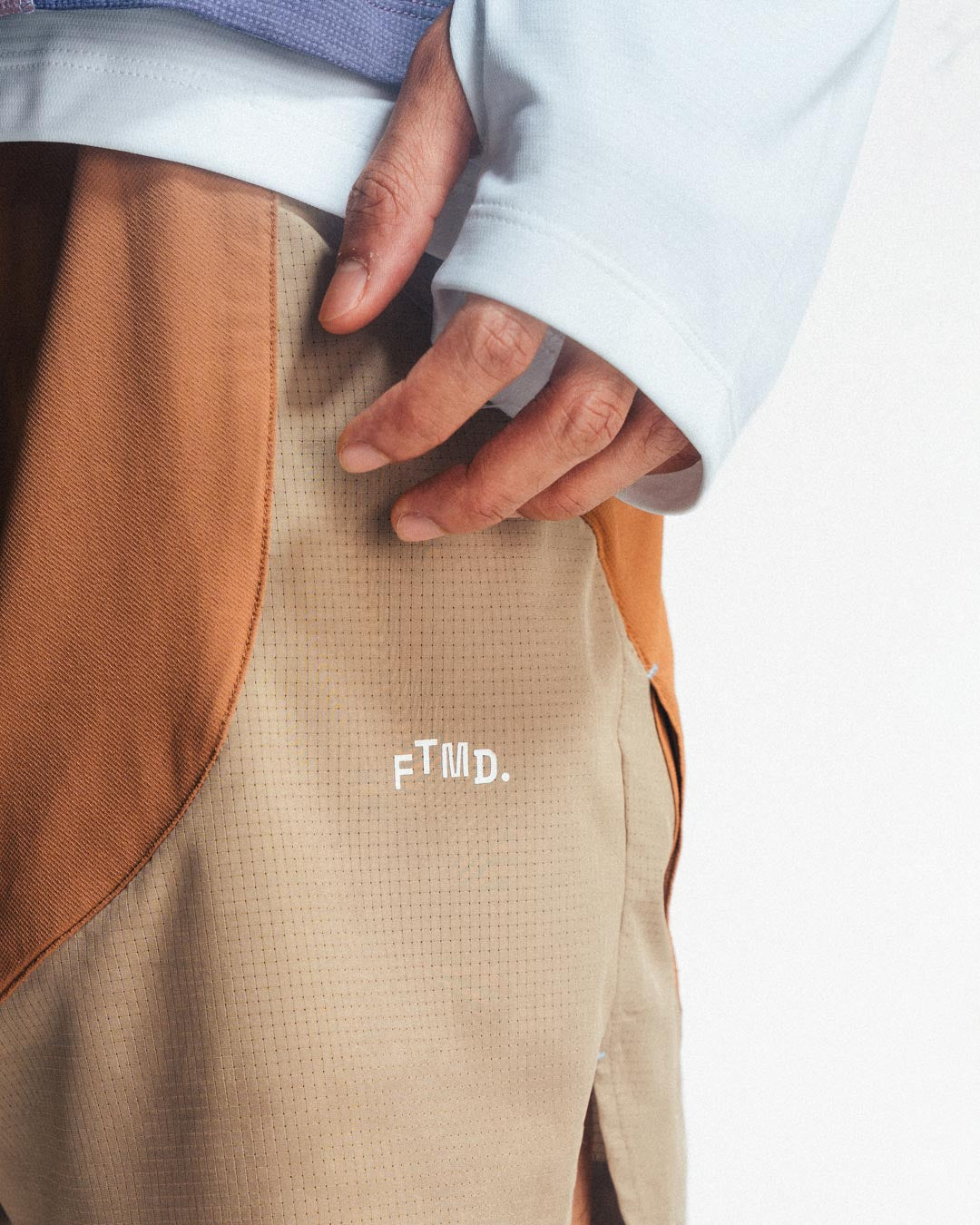 DELTA01_TWO-TONE SHORTS