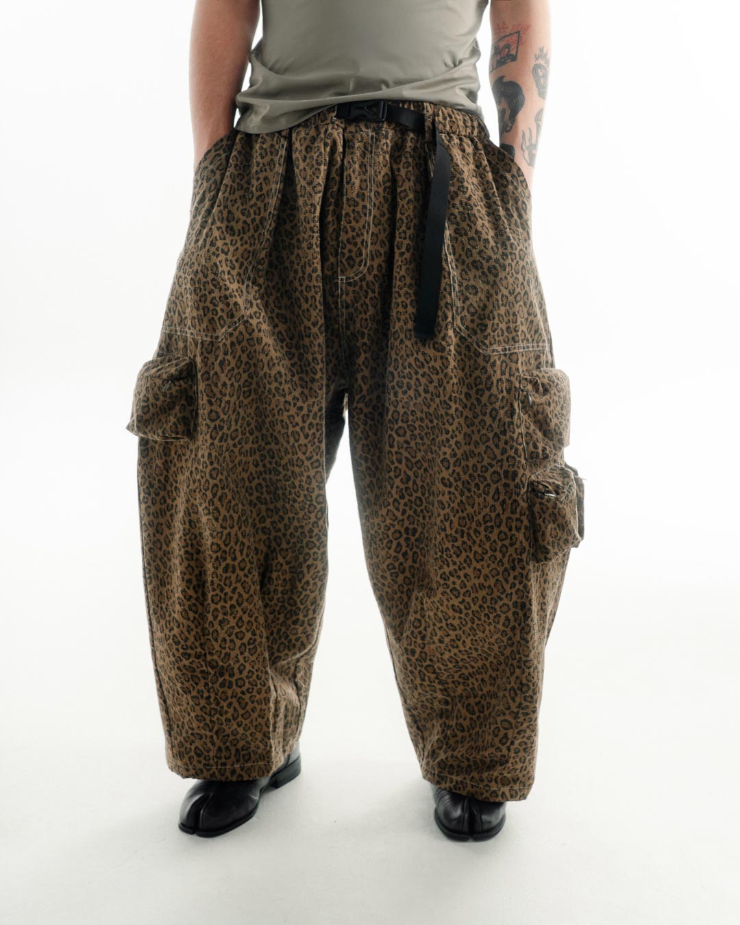 CARGO OVER PANTS