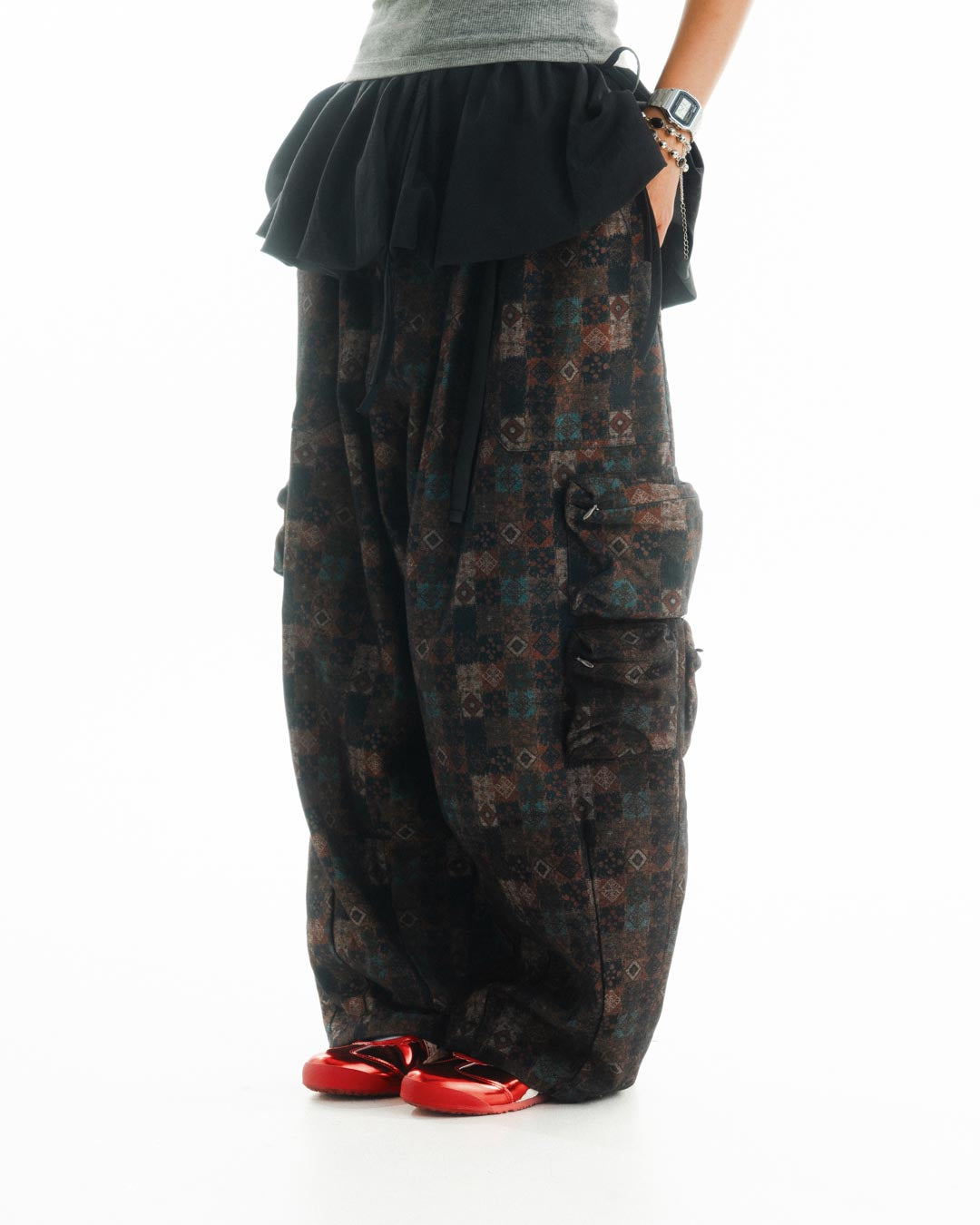 CARGO OVER PANTS